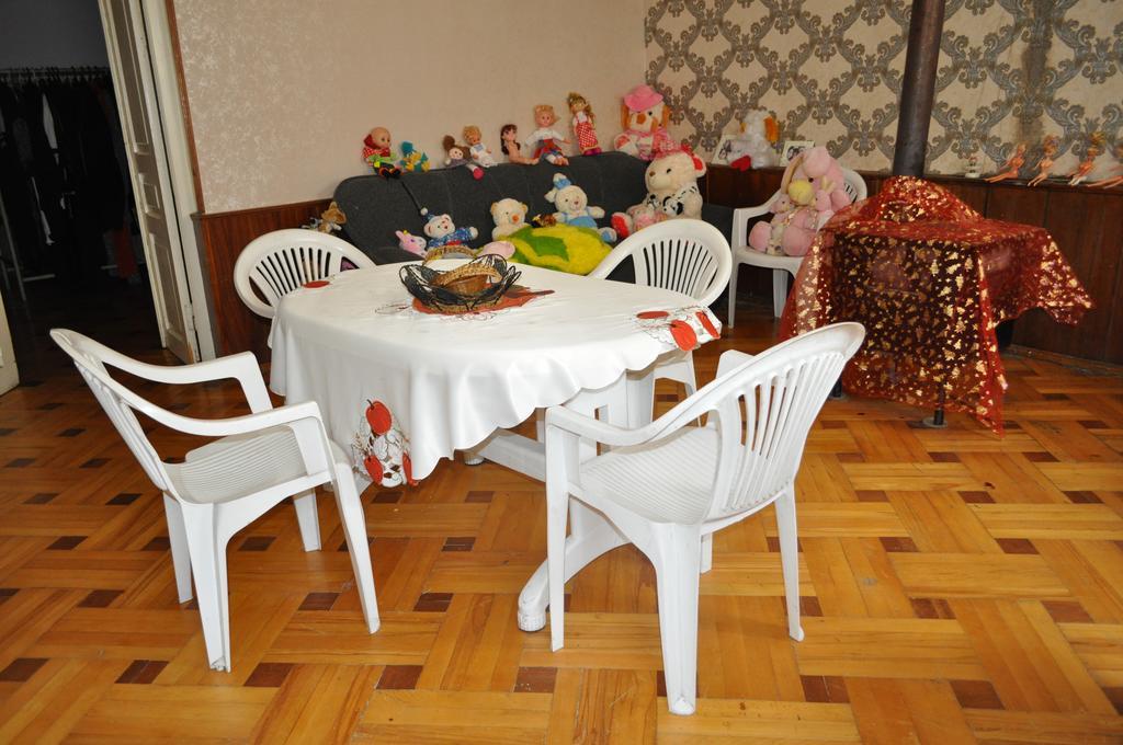 Guest House Cico Telavi Eksteriør billede