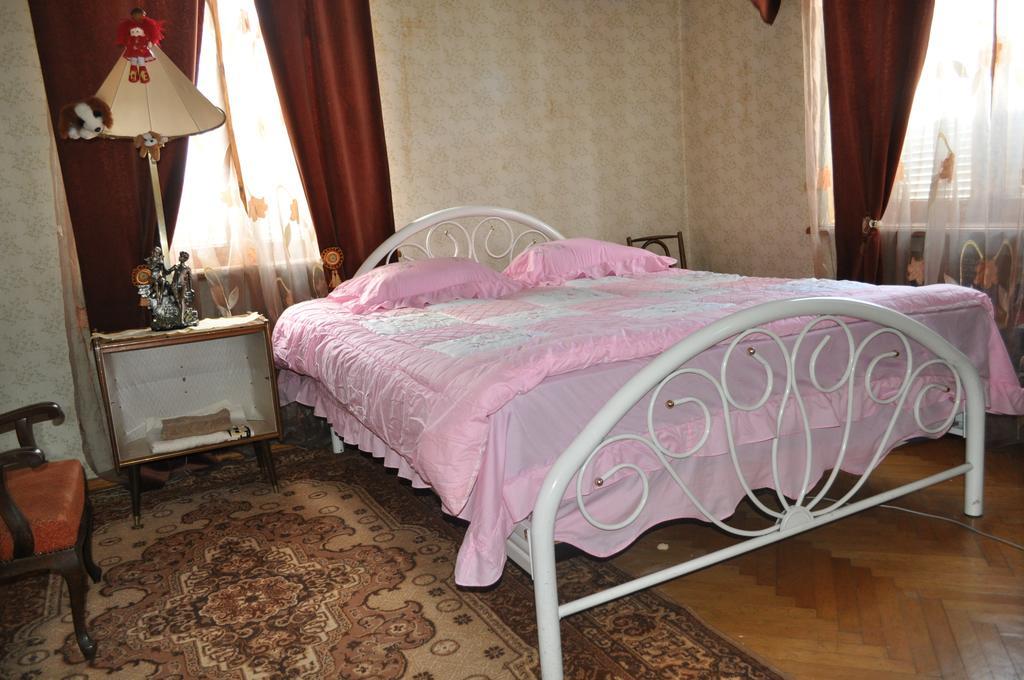 Guest House Cico Telavi Eksteriør billede