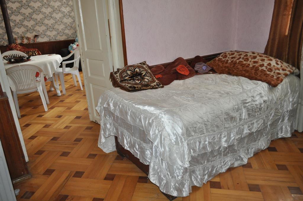 Guest House Cico Telavi Eksteriør billede